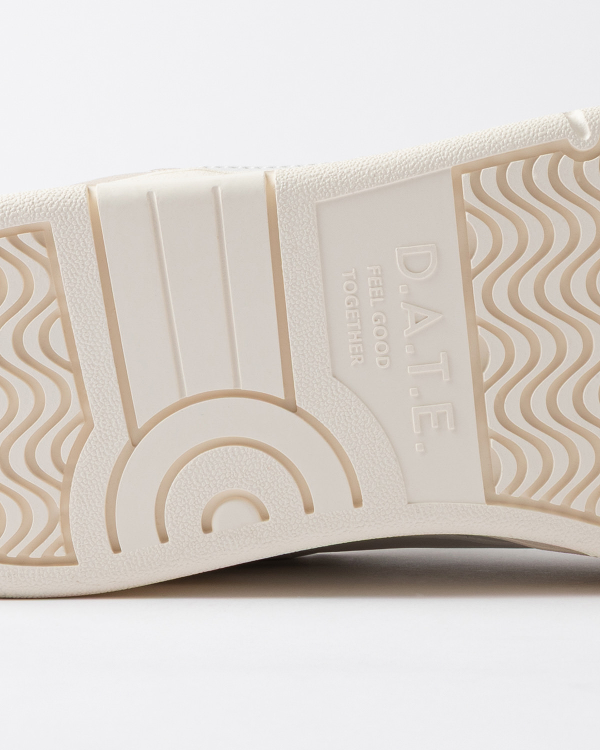 D.A.T.E.: COURT 2.0 BASIC WHITE-BEIGE