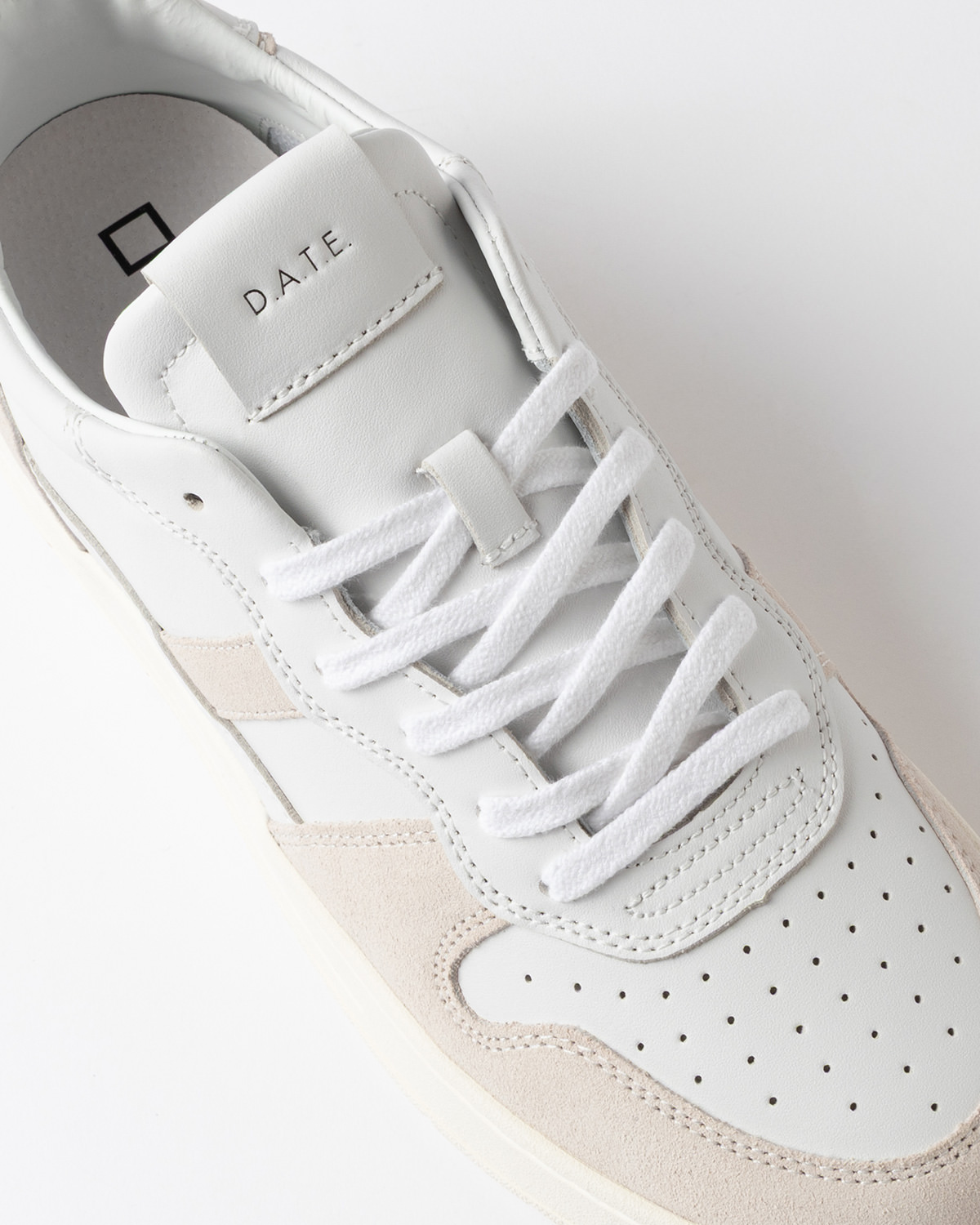 D.A.T.E.: COURT 2.0 BASIC WHITE-BEIGE