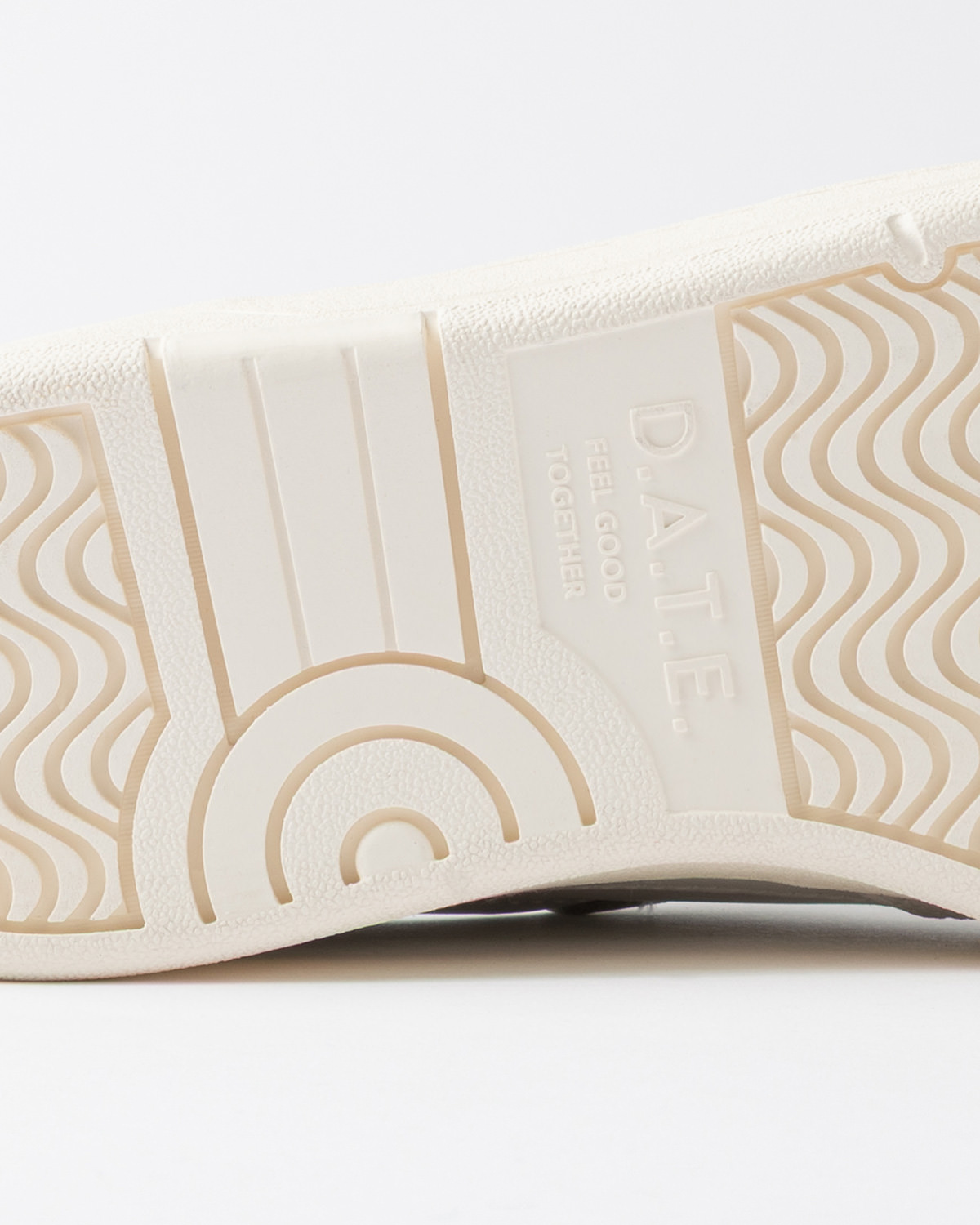 D.A.T.E.: COURT 2.0 BASIC WHITE-SILVER