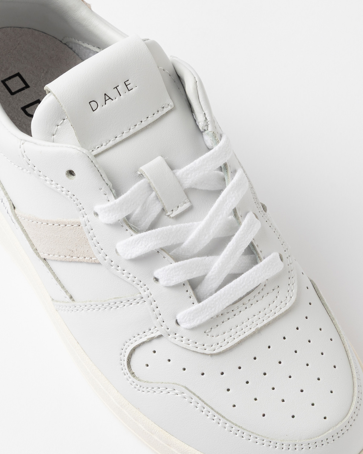 D.A.T.E.: COURT 2.0 BASIC WHITE-SILVER