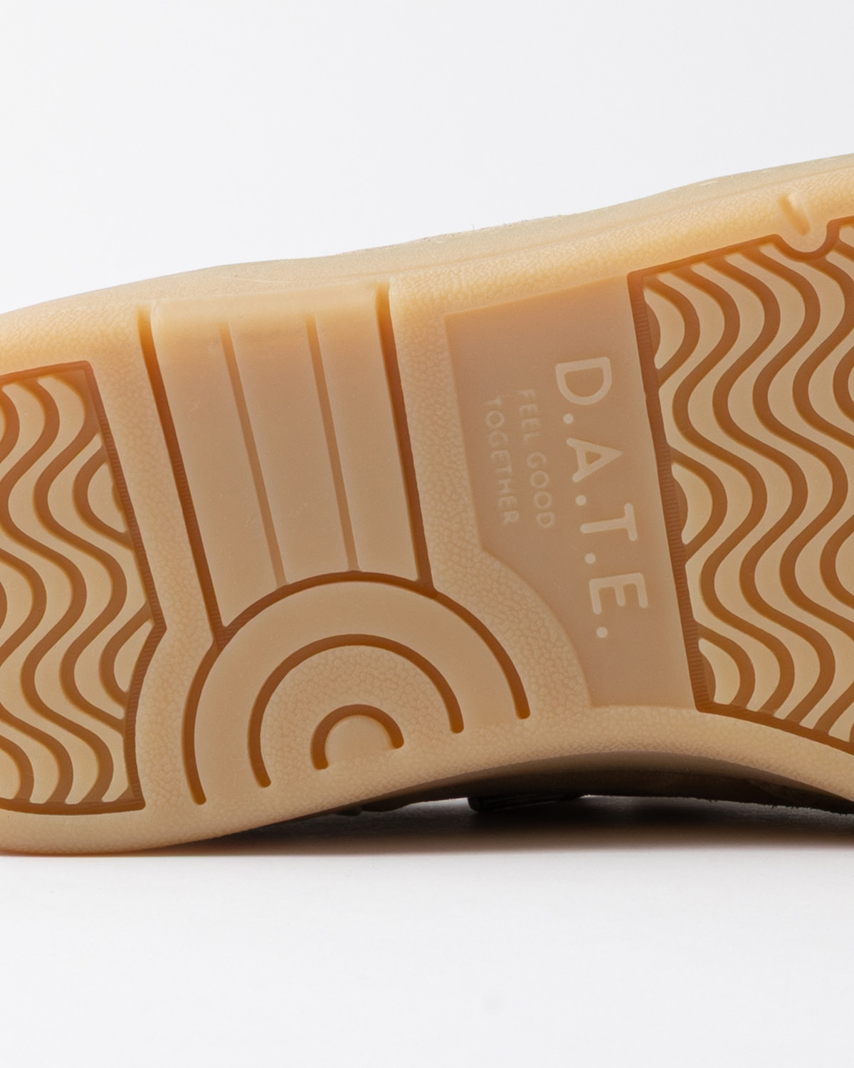 D.A.T.E.: COURT 2.0 SUEDE CAMEL