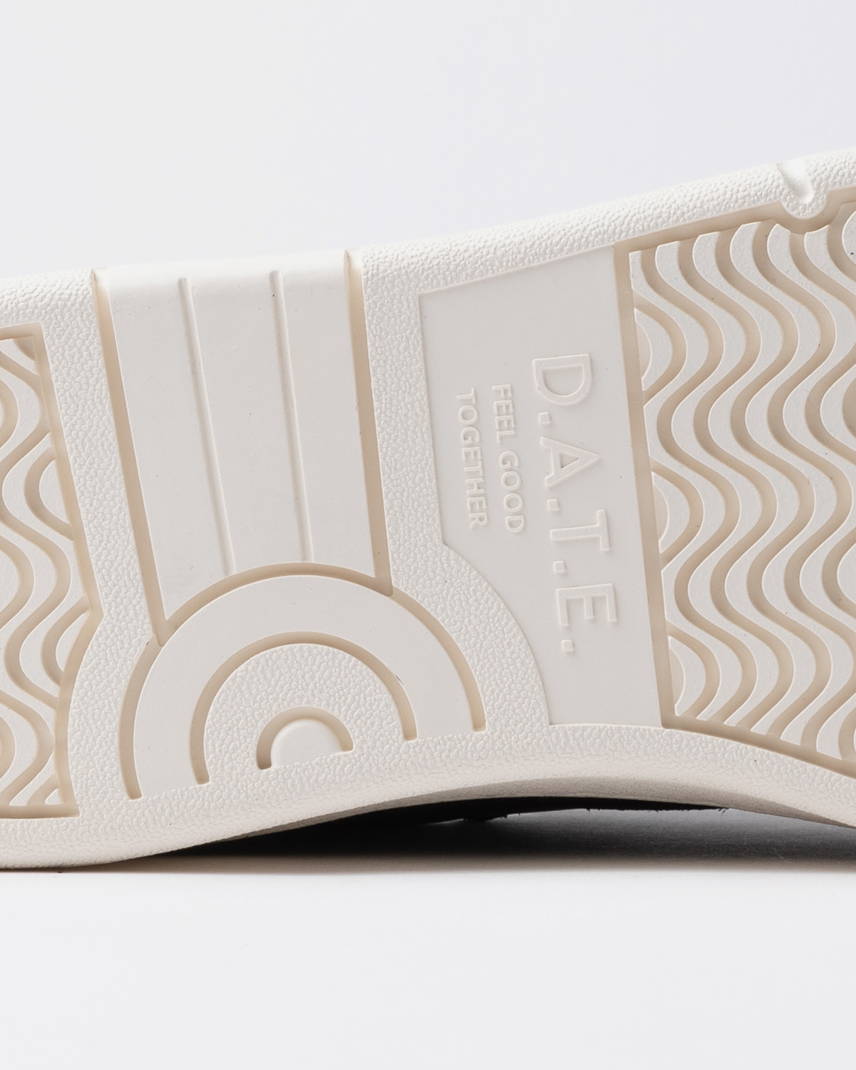 D.A.T.E.: COURT 2.0 VINTAGE CALF IVORY