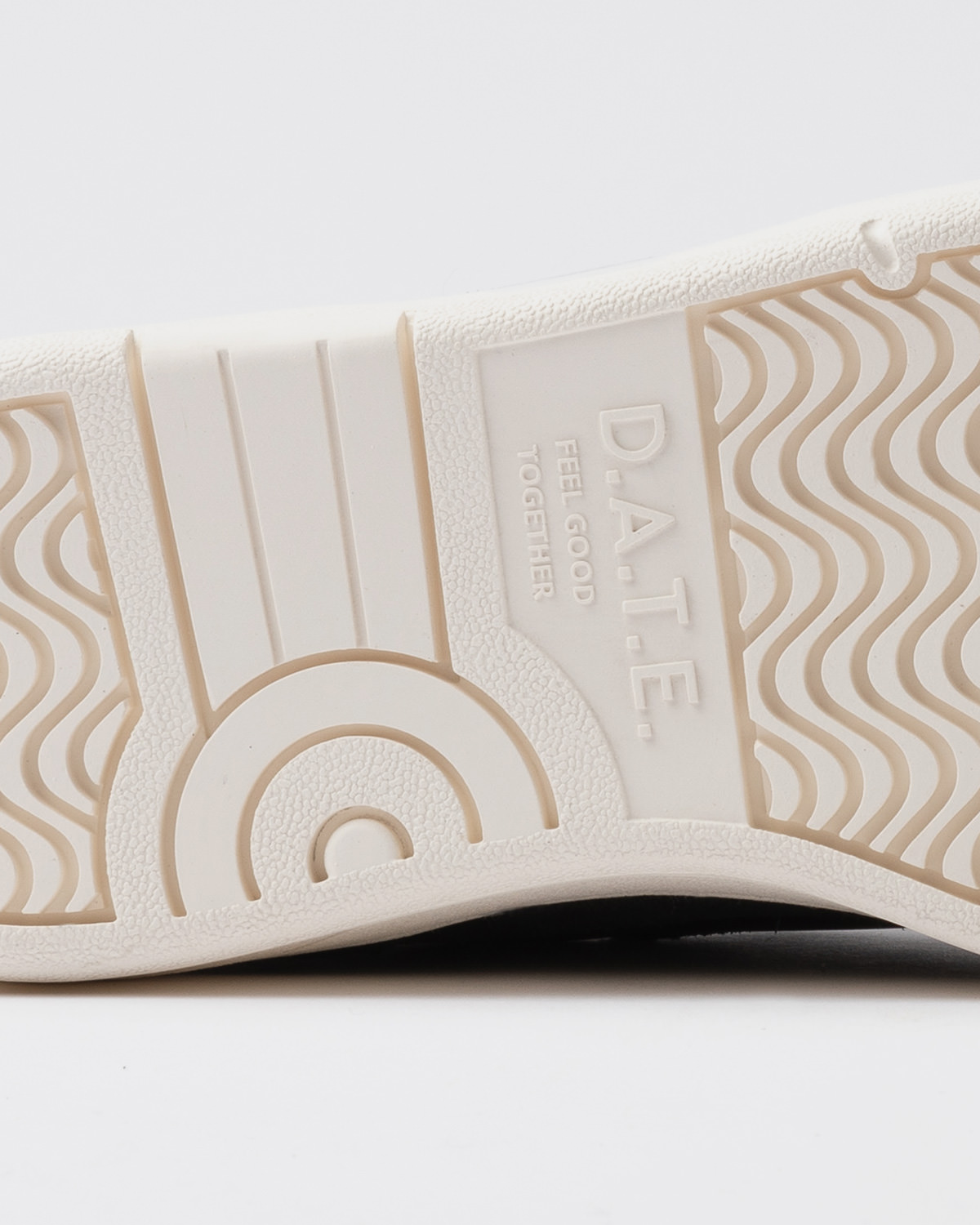 D.A.T.E.: COURT 2.0 WORKSHOP WHITE-BLUE
