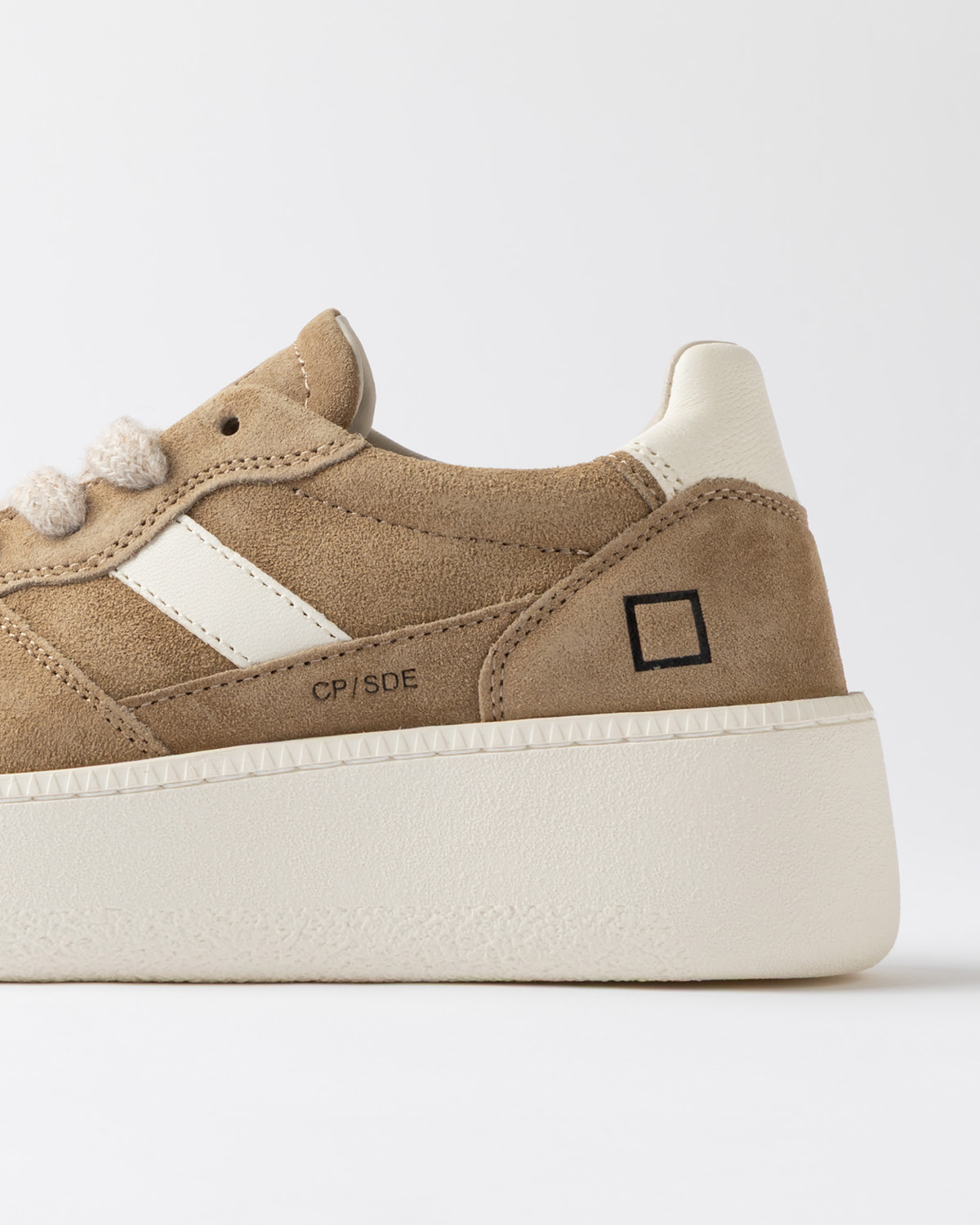 D.A.T.E.: COURT PLATFORM SUEDE CAMEL