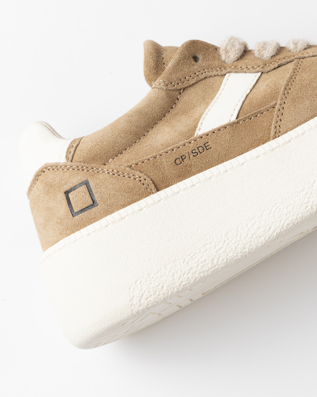 D.A.T.E.: COURT PLATFORM SUEDE CAMEL
