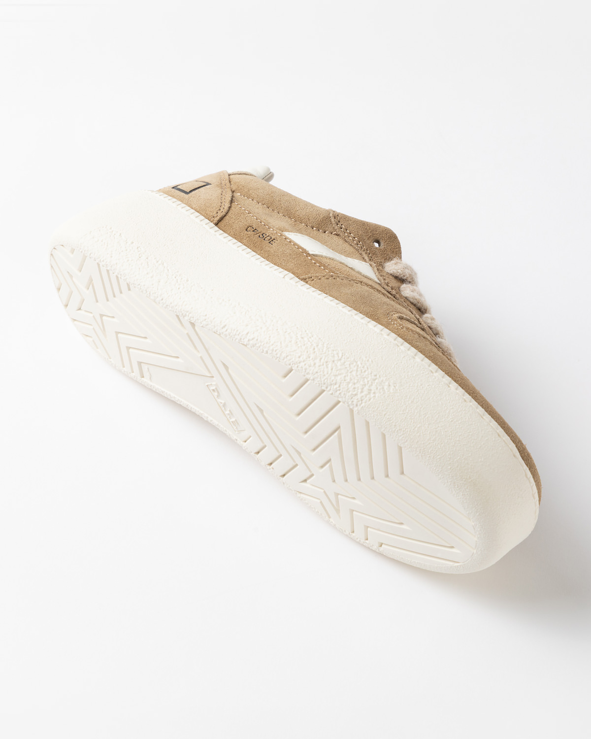 D.A.T.E.: COURT PLATFORM SUEDE CAMEL