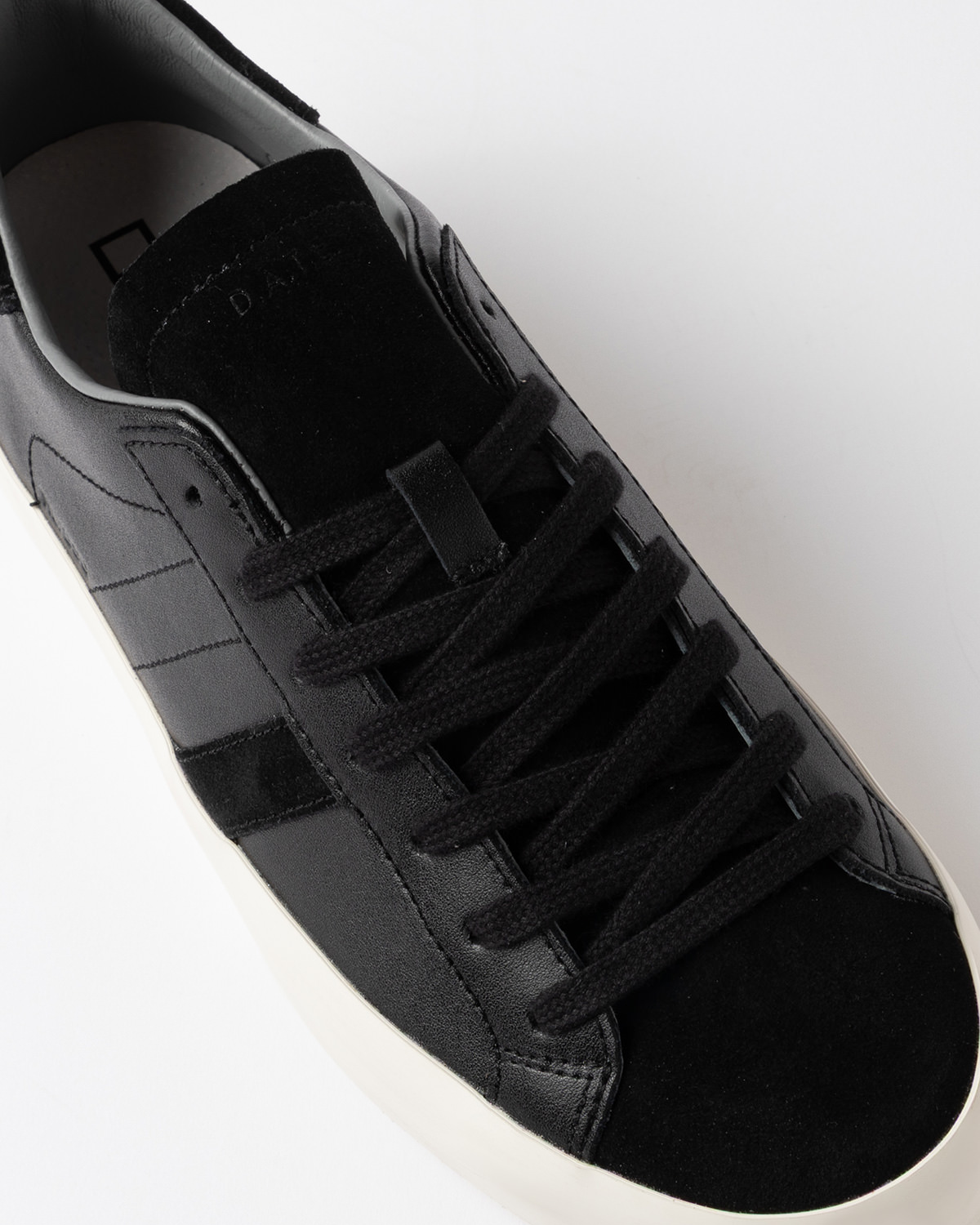 D.A.T.E.: HILL LOW BASIC BLACK