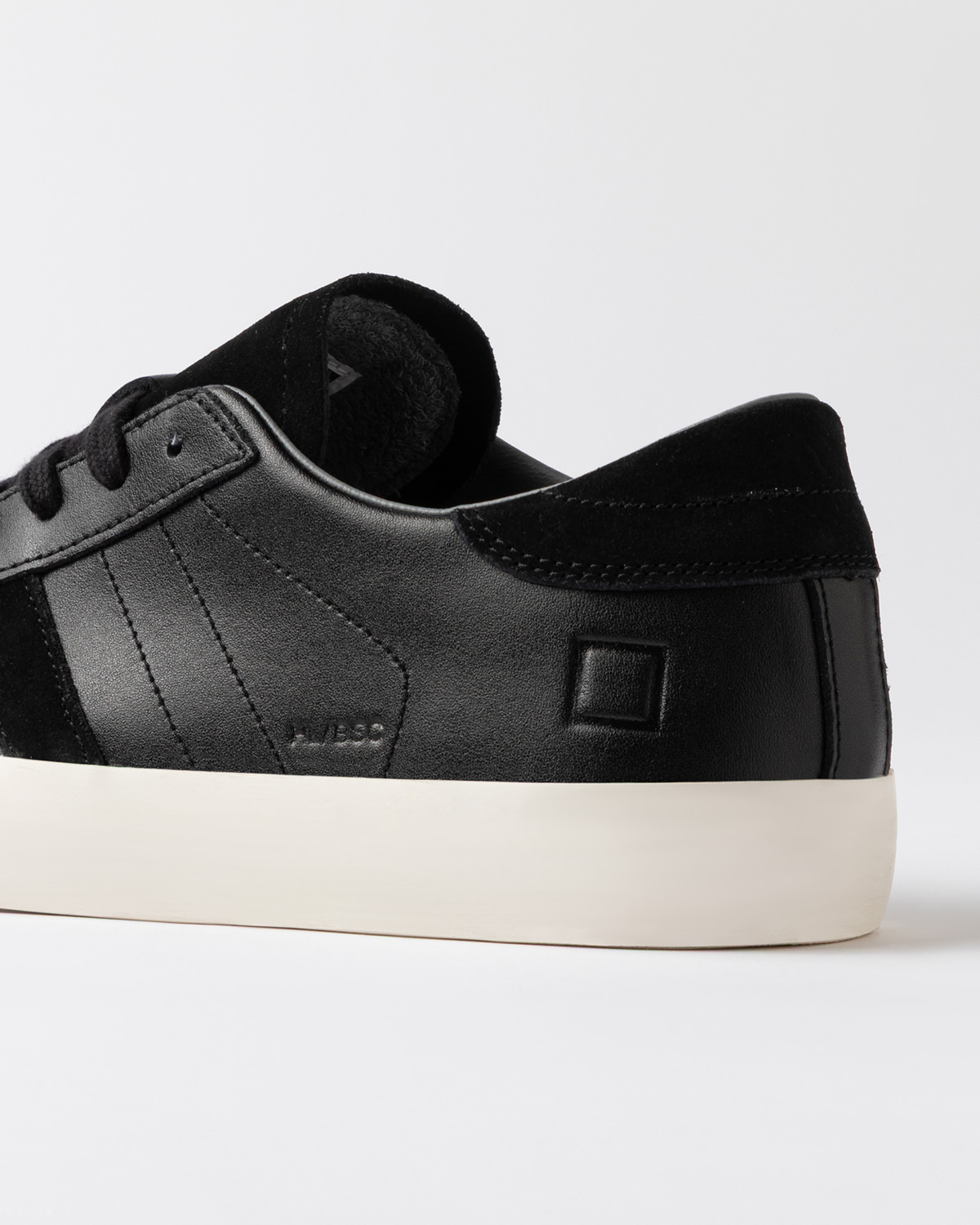D.A.T.E.: HILL LOW BASIC BLACK