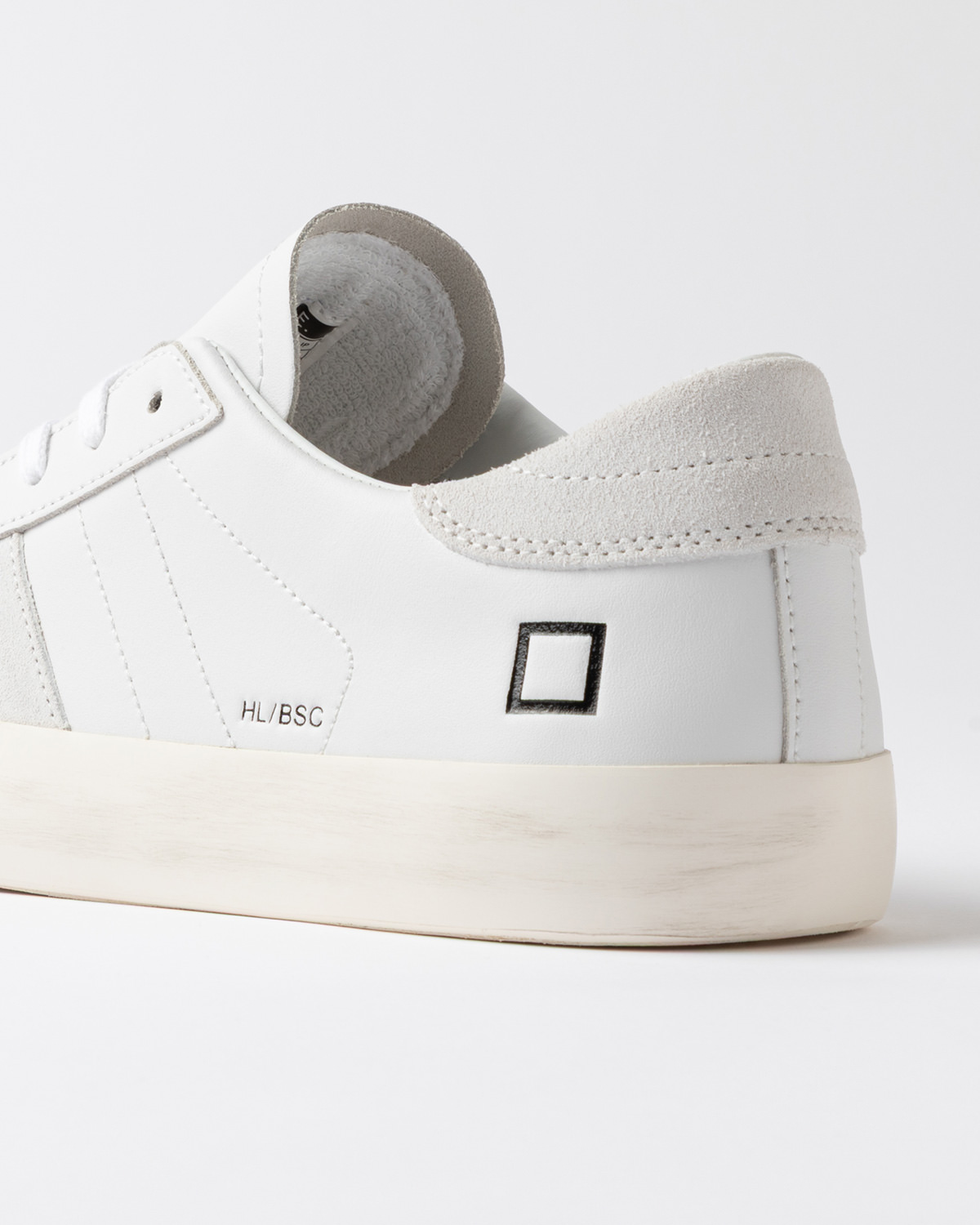 D.A.T.E.: HILL LOW BASIC WHITE