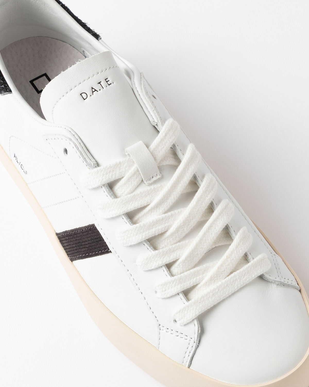 D.A.T.E.: HILL LOW CALF WHITE-BLACK