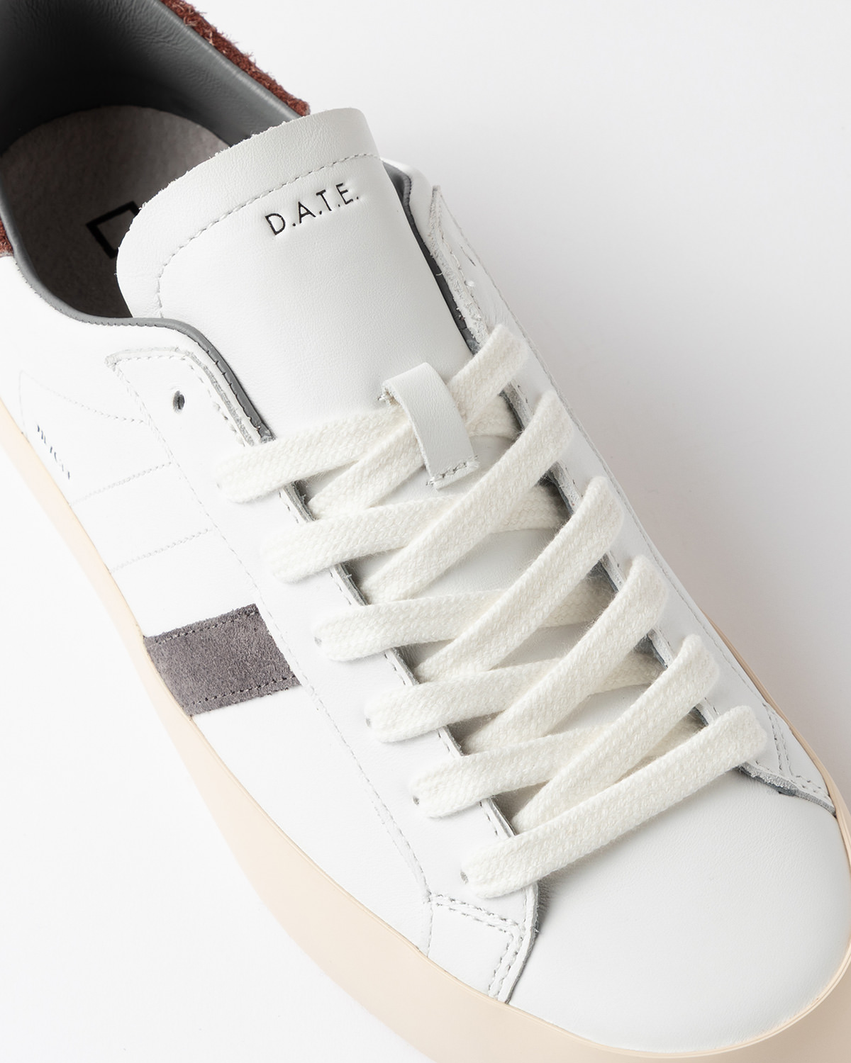 D.A.T.E.: HILL LOW CALF WHITE-BORDEAUX