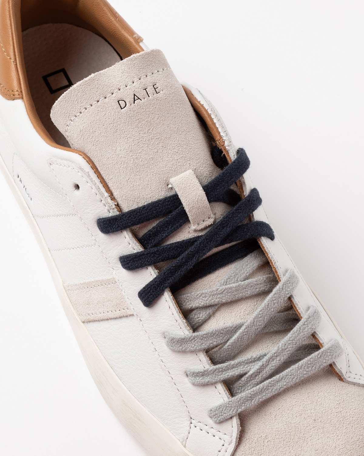 D.A.T.E.: HILL LOW CALF WHITE-CUOIO