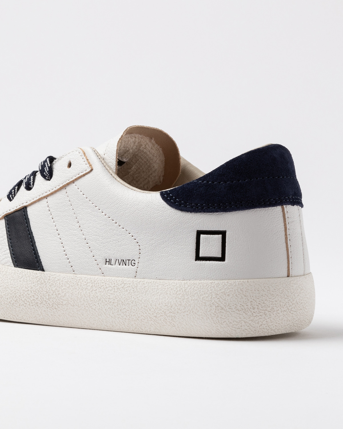 D.A.T.E.: HILL LOW NATURAL WHITE-BLUE