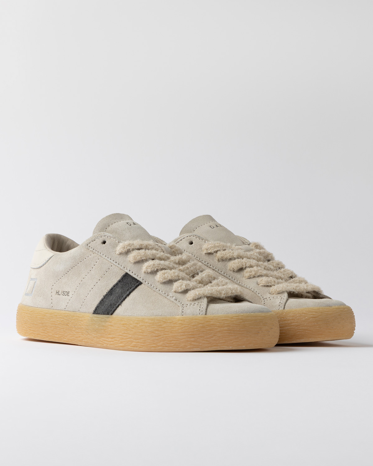D.A.T.E.: HILL LOW SUEDE BEIGE