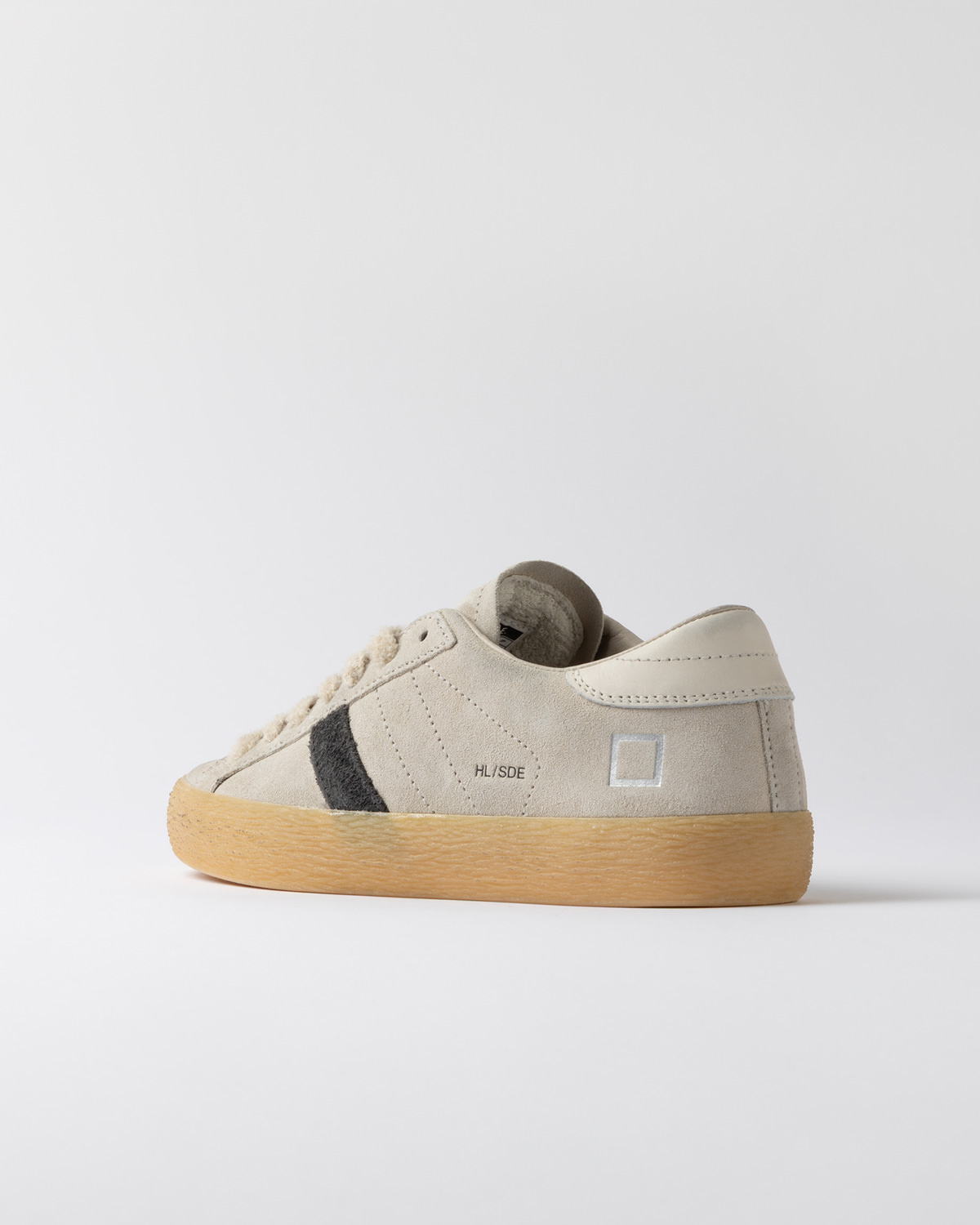 D.A.T.E.: HILL LOW SUEDE BEIGE