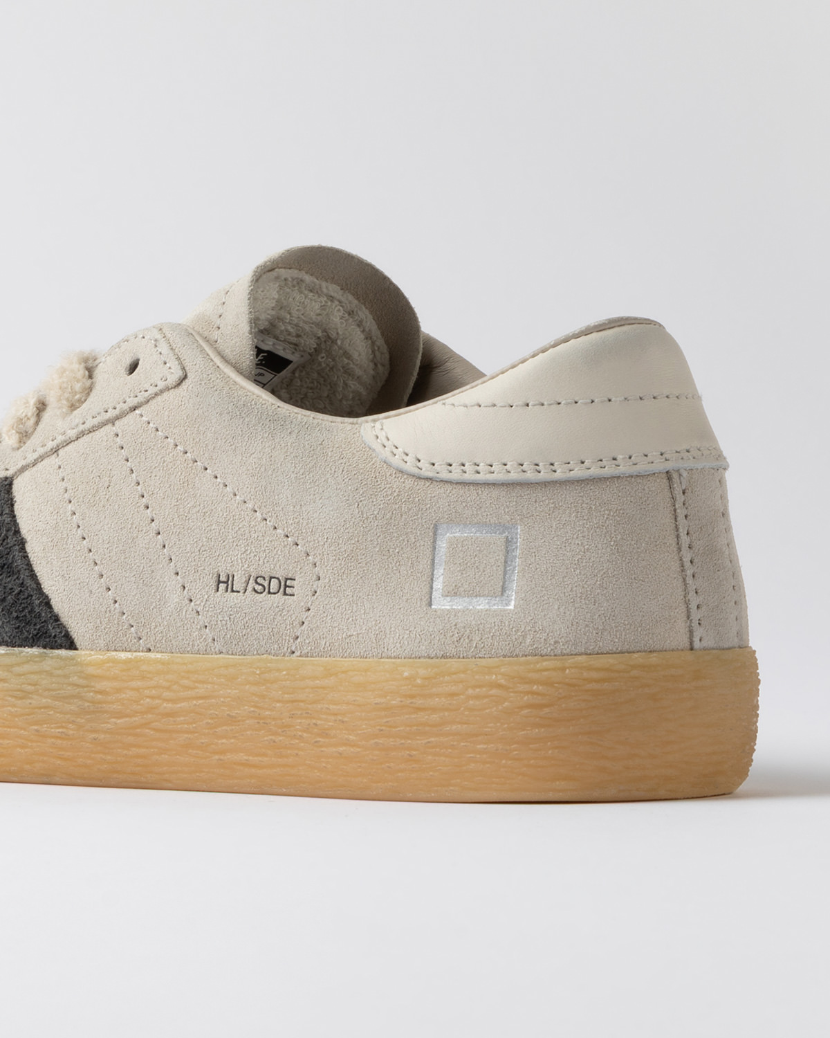 D.A.T.E.: HILL LOW SUEDE BEIGE