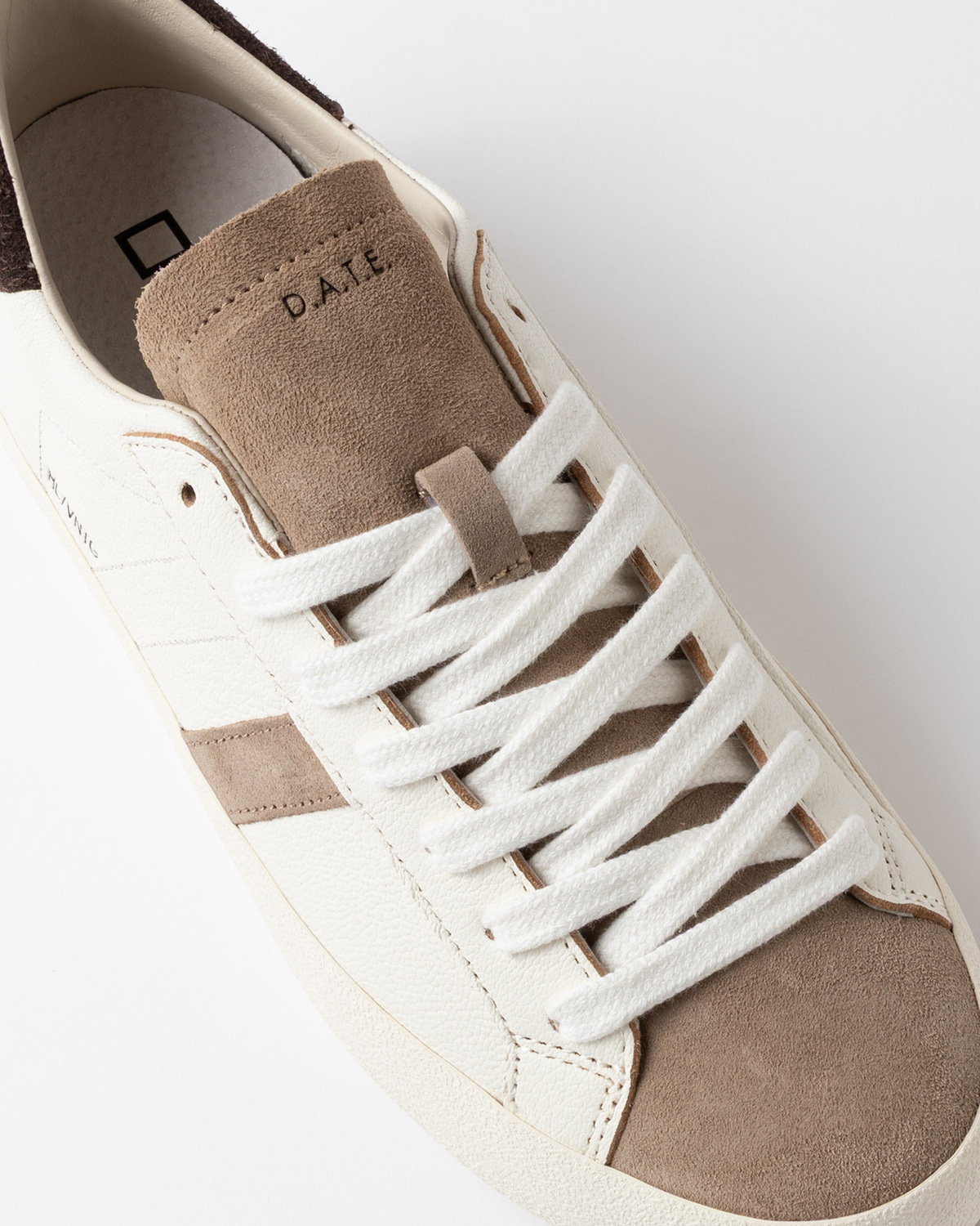D.A.T.E.: HILL LOW VINTAGE WHITE-BROWN