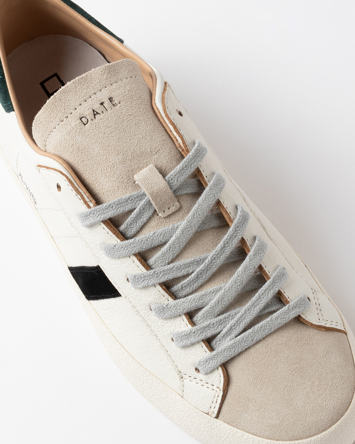 D.A.T.E.: HILL LOW VINTAGE WHITE-GREEN