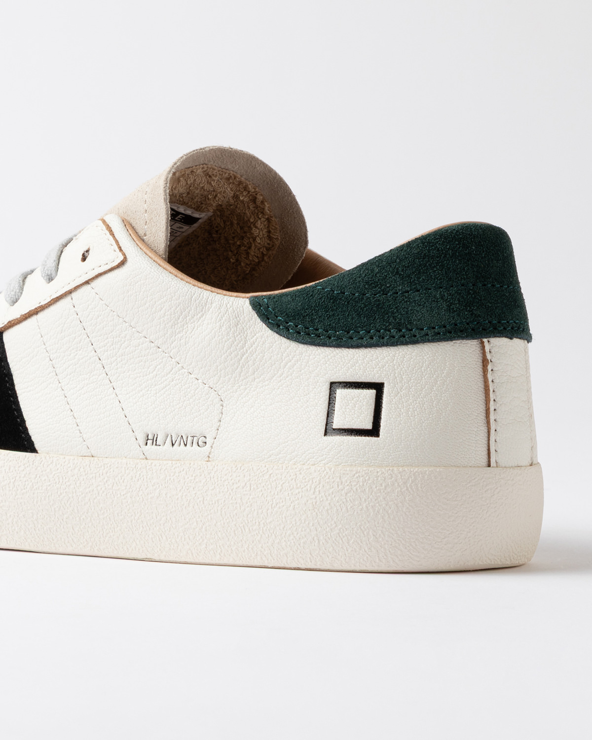 D.A.T.E.: HILL LOW VINTAGE WHITE-GREEN