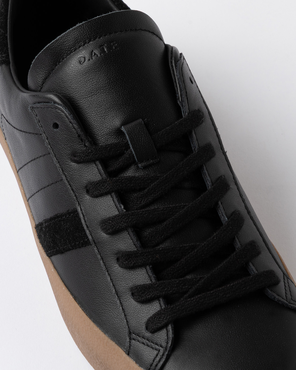 D.A.T.E.: HILL LOW WORKSHOP BLACK-GUM
