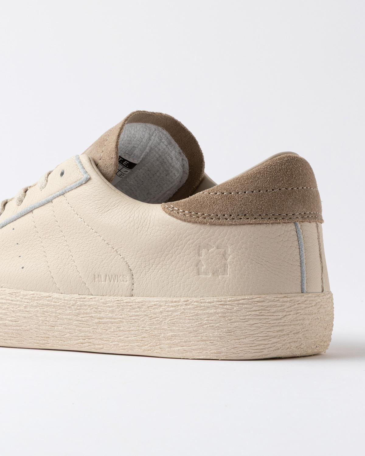 D.A.T.E.: HILL LOW WORKSHOP NATURAL BEIGE