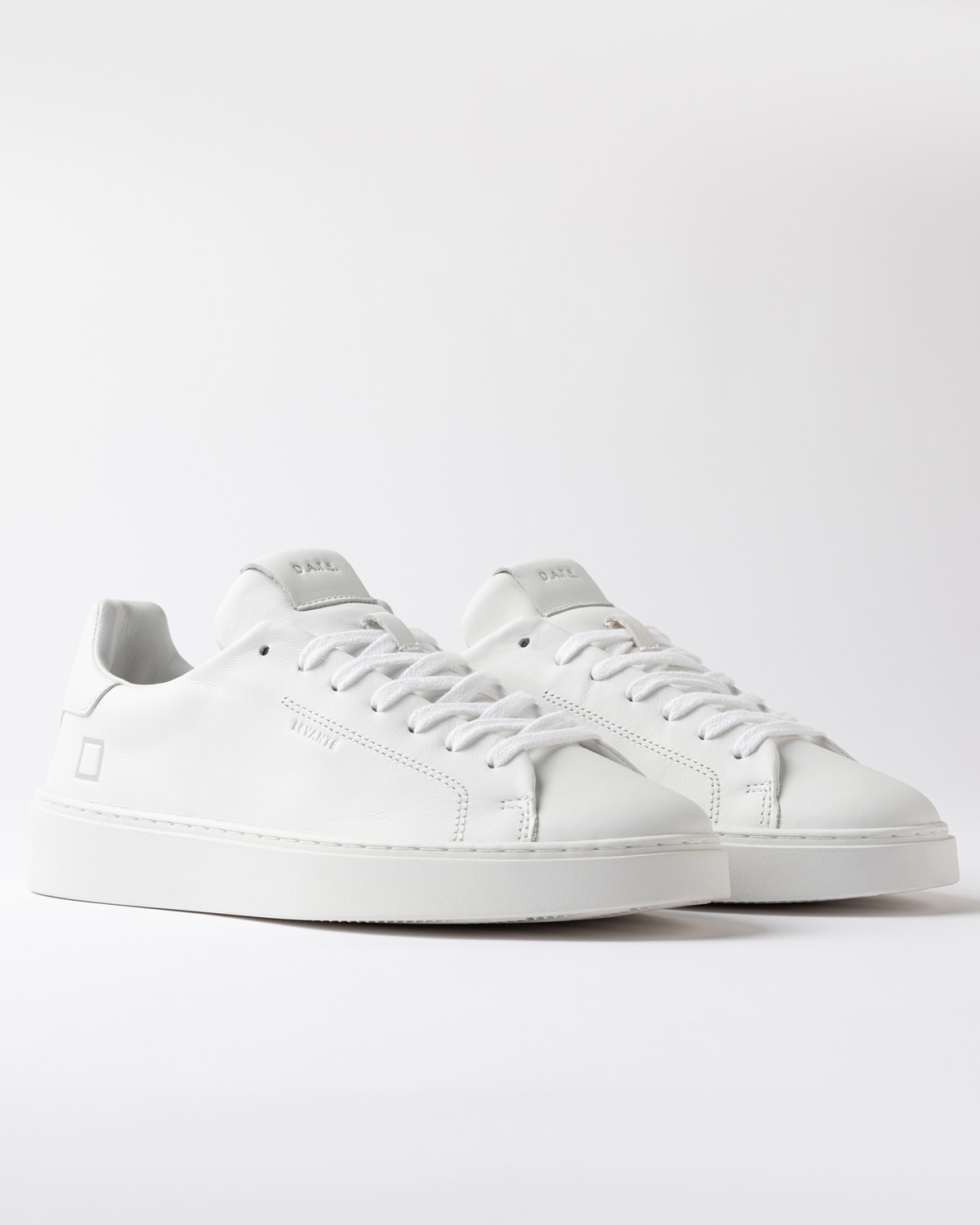 D.A.T.E.: LEVANTE MONO WHITE