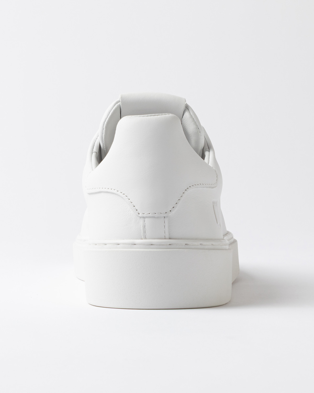 D.A.T.E.: LEVANTE MONO WHITE