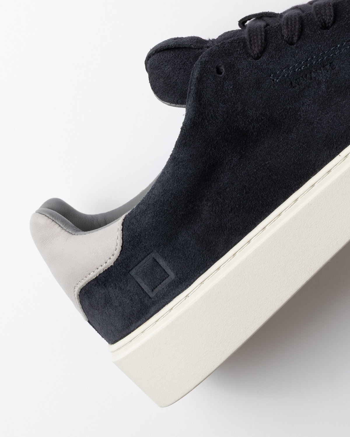 D.A.T.E.: LEVANTE SUEDE BLUE