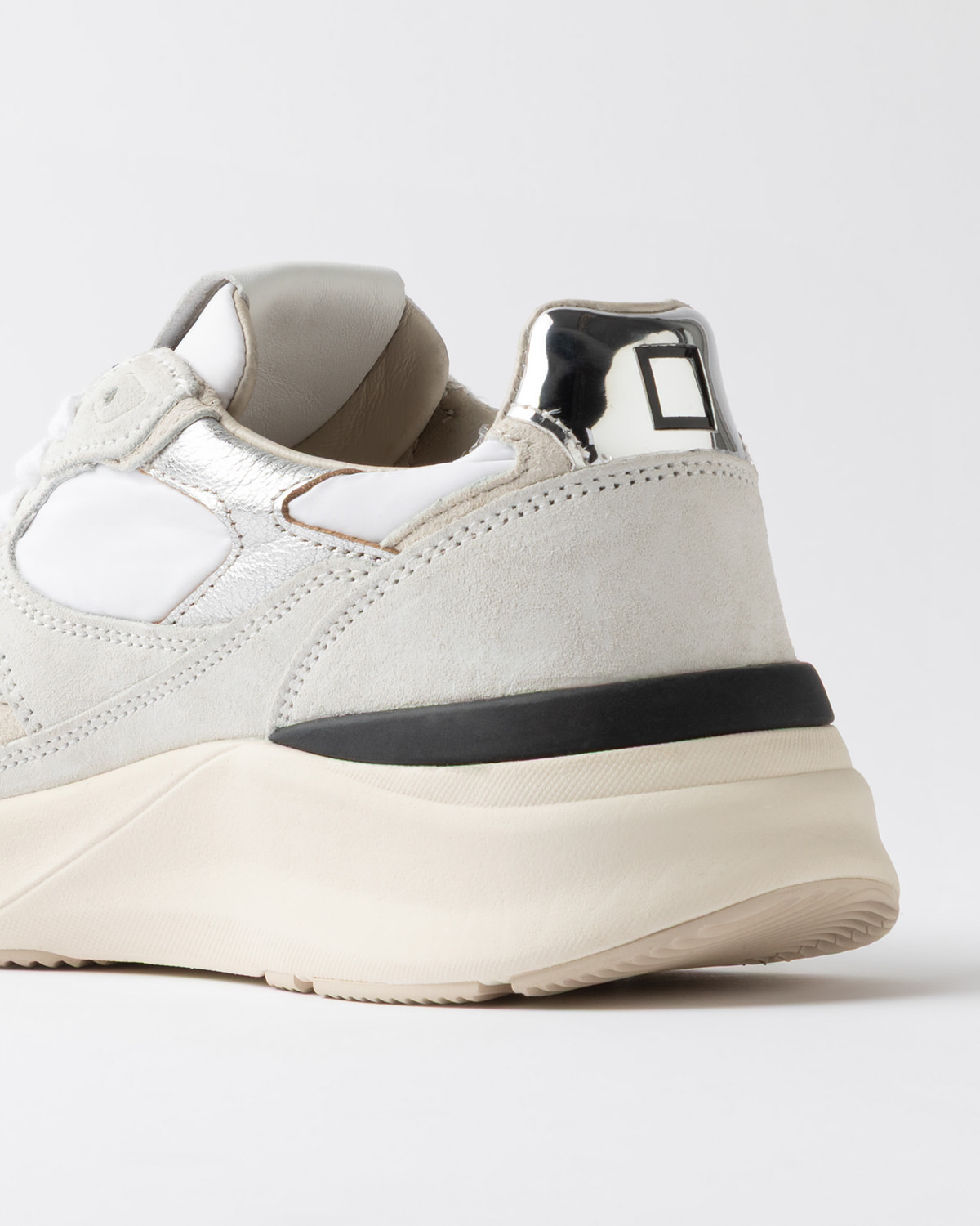 D.A.T.E.: MUSA CLASSIC WHITE