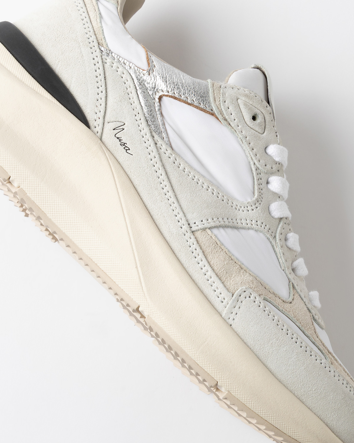D.A.T.E.: MUSA CLASSIC WHITE