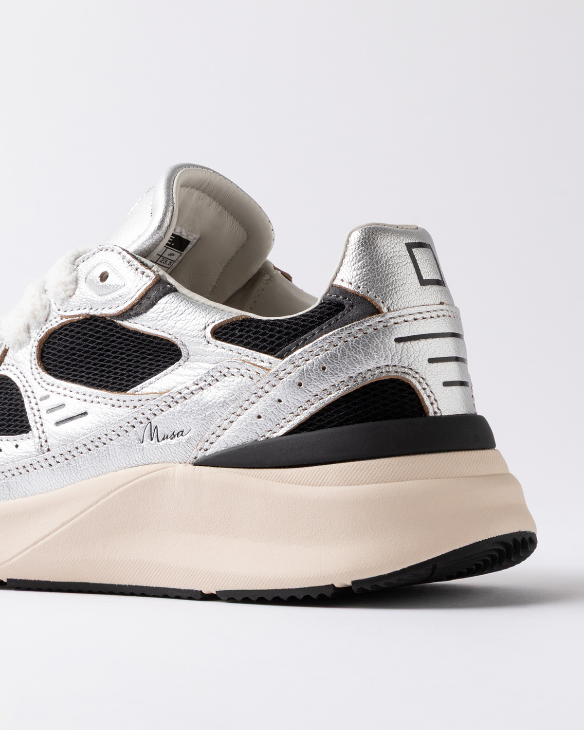 D.A.T.E.: MUSA LAMINATED BLACK