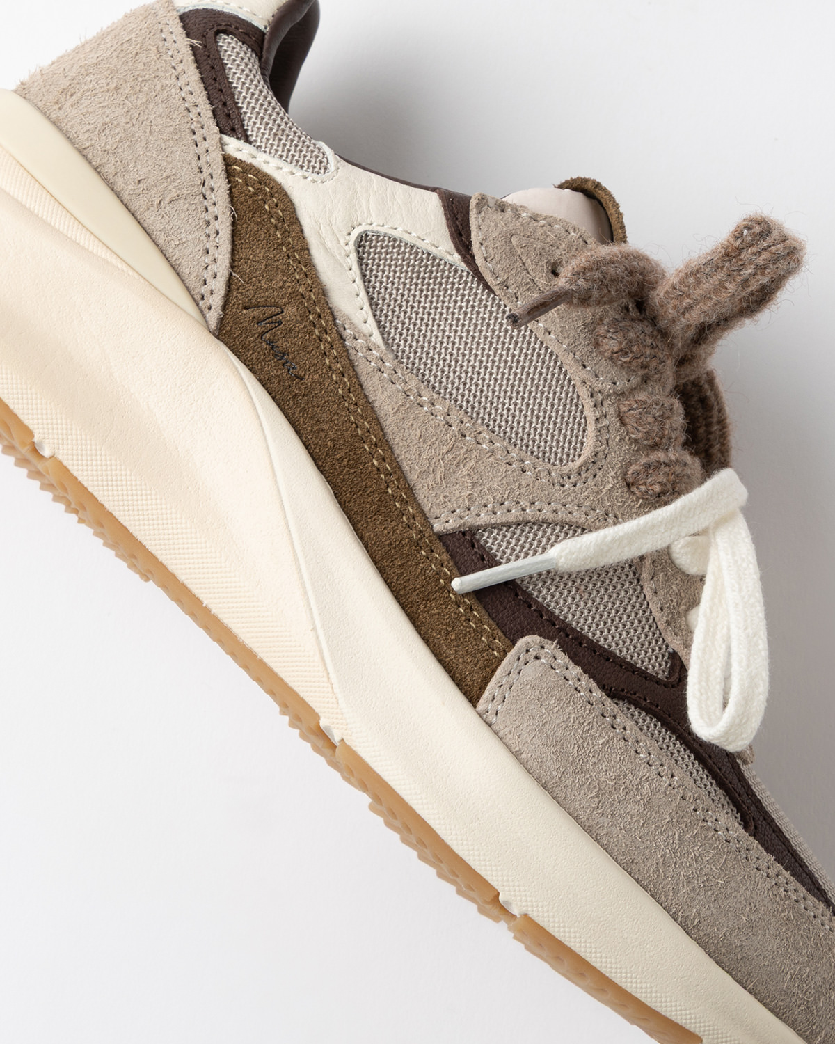 D.A.T.E.: MUSA MONO TAUPE