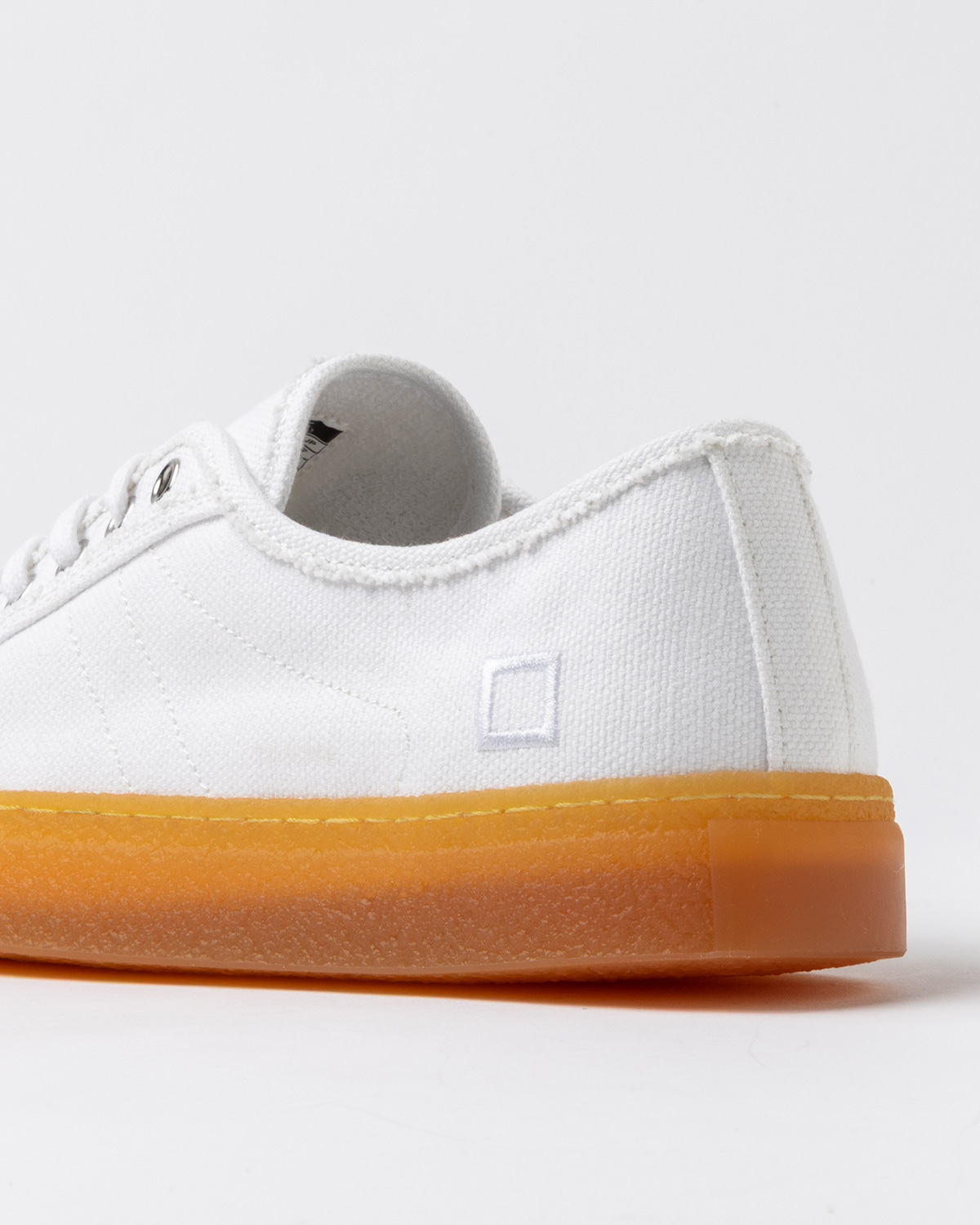 D.A.T.E.: TENDER CANVAS WHITE